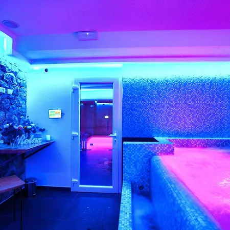 Casa Con 2 Da Letto,piscina Jacuzzi Ac Wifi E Bici Elettriche Bordighera