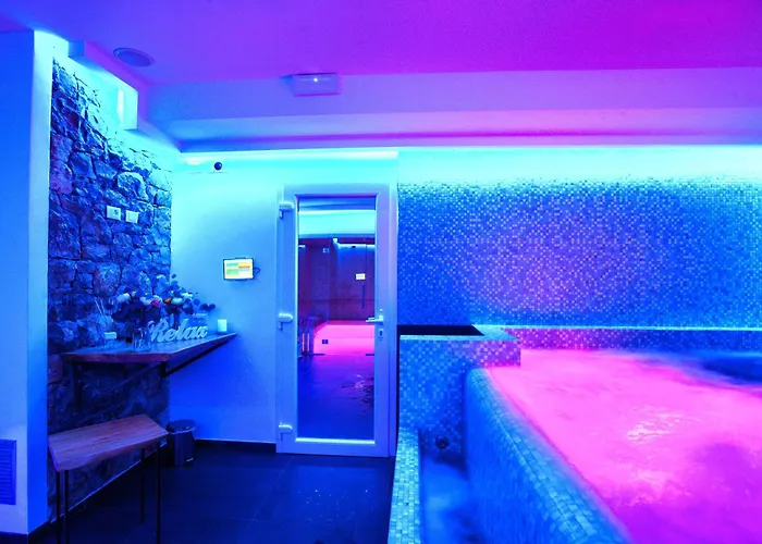 Casa Con 2 Da Letto,piscina Jacuzzi Ac Wifi E Bici Elettriche Bordighera